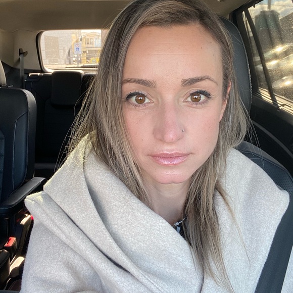 Meet your Posher, Joan-lee - Picture 3 of 5